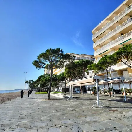 Catalunya Per 4 Persones En Edifici Del Passeig Maritim Amb Vistes Sobre La Vall D'aro *