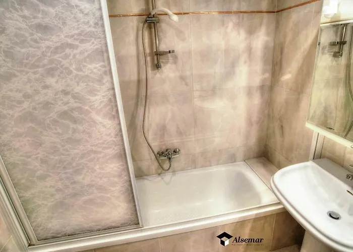 Catalunya Per 4 Persones En Edifici Del Passeig Maritim Amb Vistes Sobre La Vall D'aro *